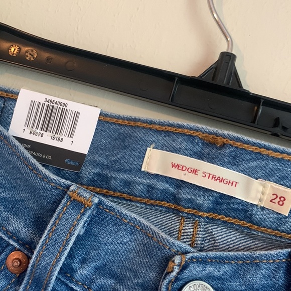 NWT Wedgie Straight Levi’s Size 28 - Picture 4 of 8
